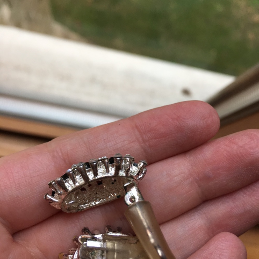 Sparkly Clip on earrings - Picture 6 of 11